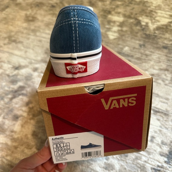 Vans - Picture 2 of 2